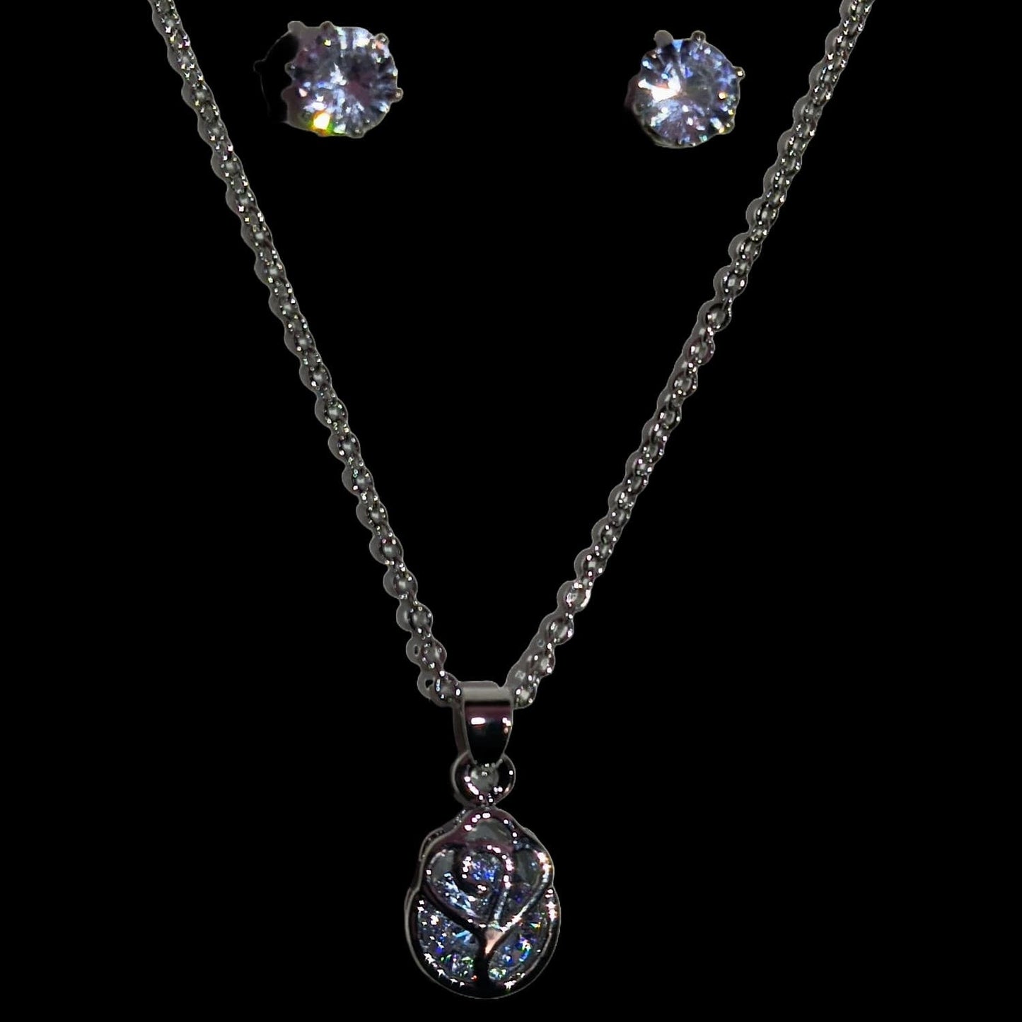 Solitaire pendant with Earring