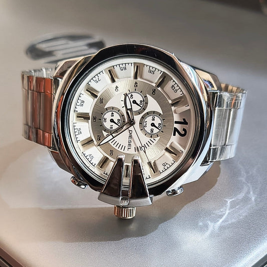 The Silver Ton Stainless Steel Watch: A Perfect Blend of Luxury and Durability