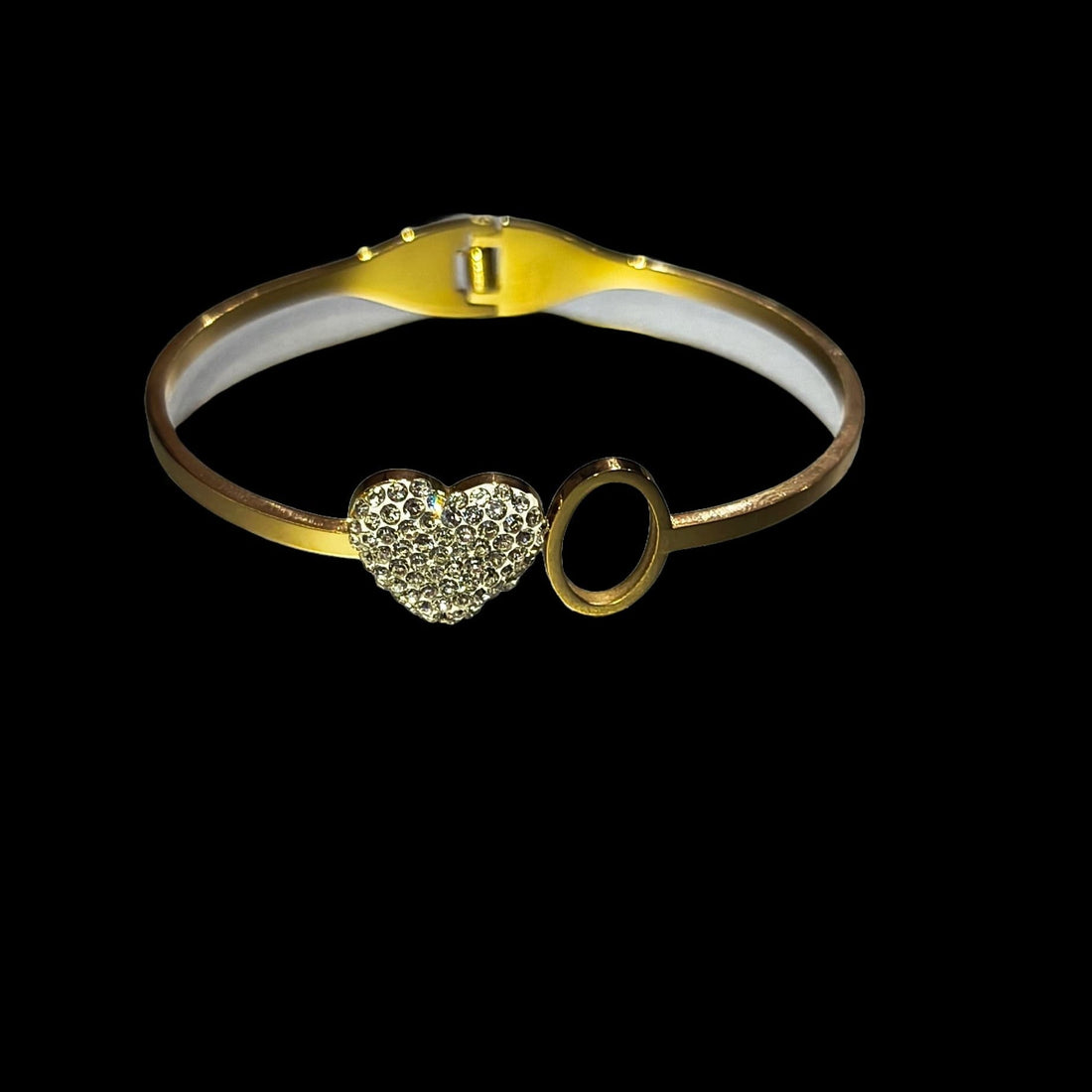 "Embrace Elegance with the Heart Bracelet in Gold Color – A Timeless Stainless Steel Accessory for Every Occasion!"